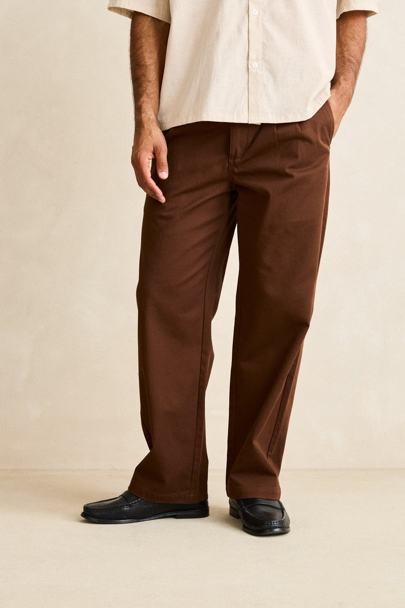 Essential Pleated Twill Trouser Chocolate